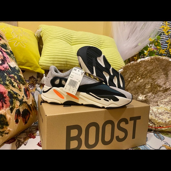 COPY - YEEZY BOOST 700 'WAVE RUNNER' - Picture 2 of 5